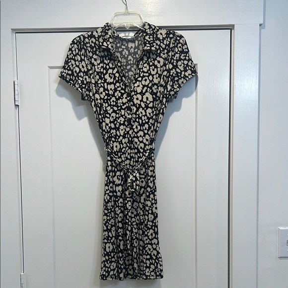 Kaileigh Stylish Black and Cream Women's Dress size medium. - Picture 5 of 11